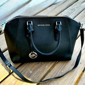 PERFECT MICHAEL KORS BAG🌹